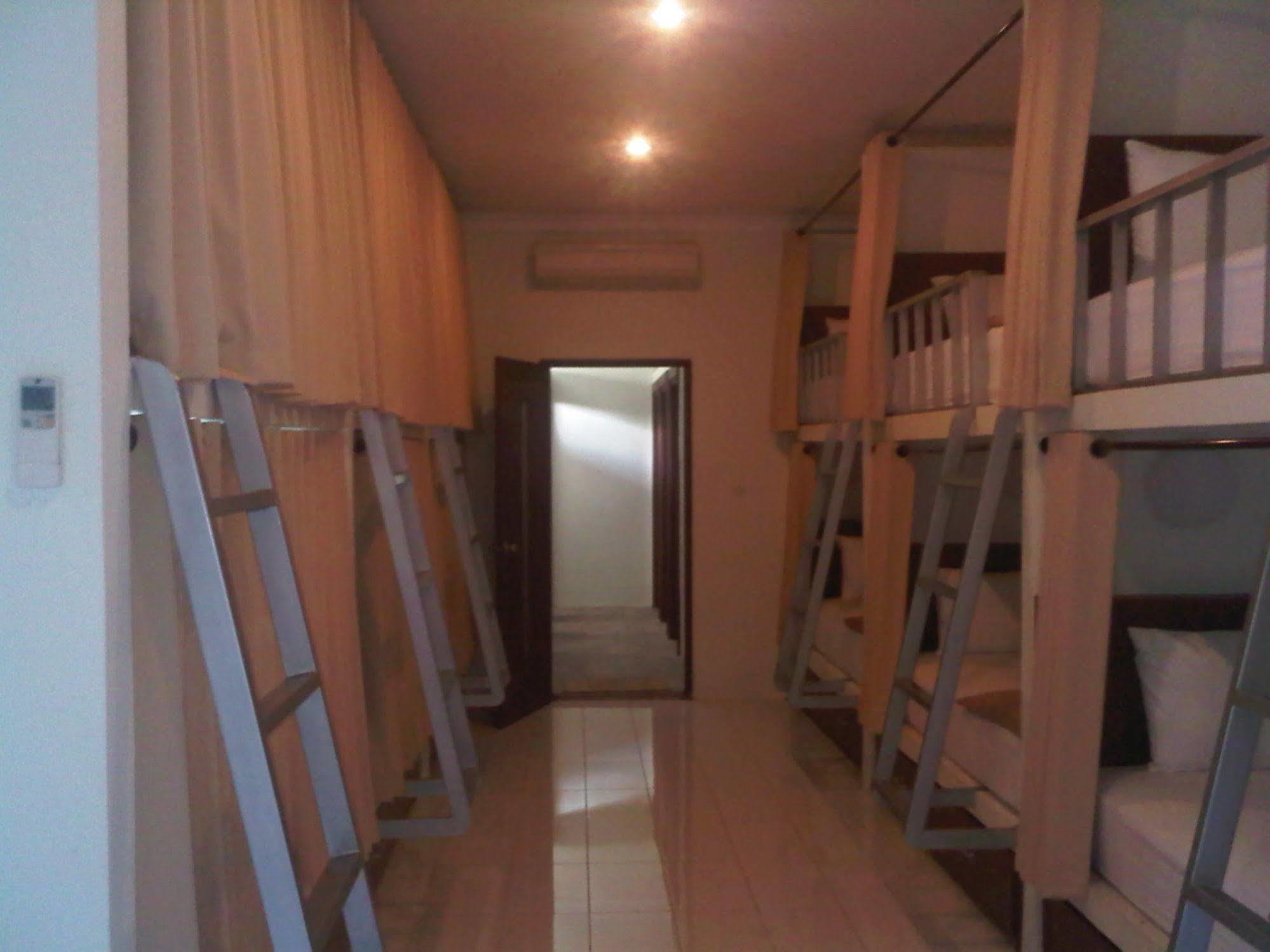 Mirah Hostel Legian  Exterior photo