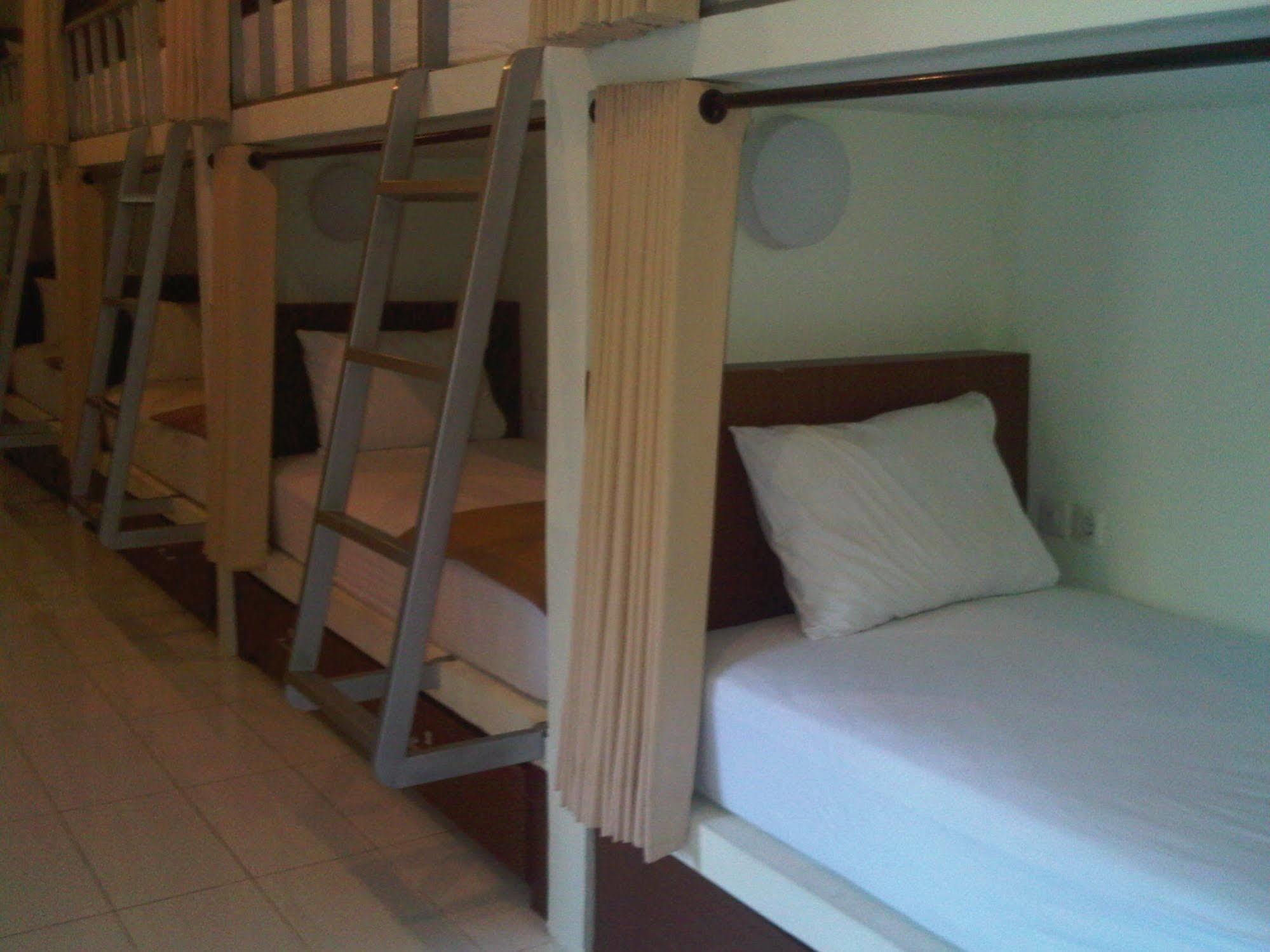 Mirah Hostel Legian  Exterior photo