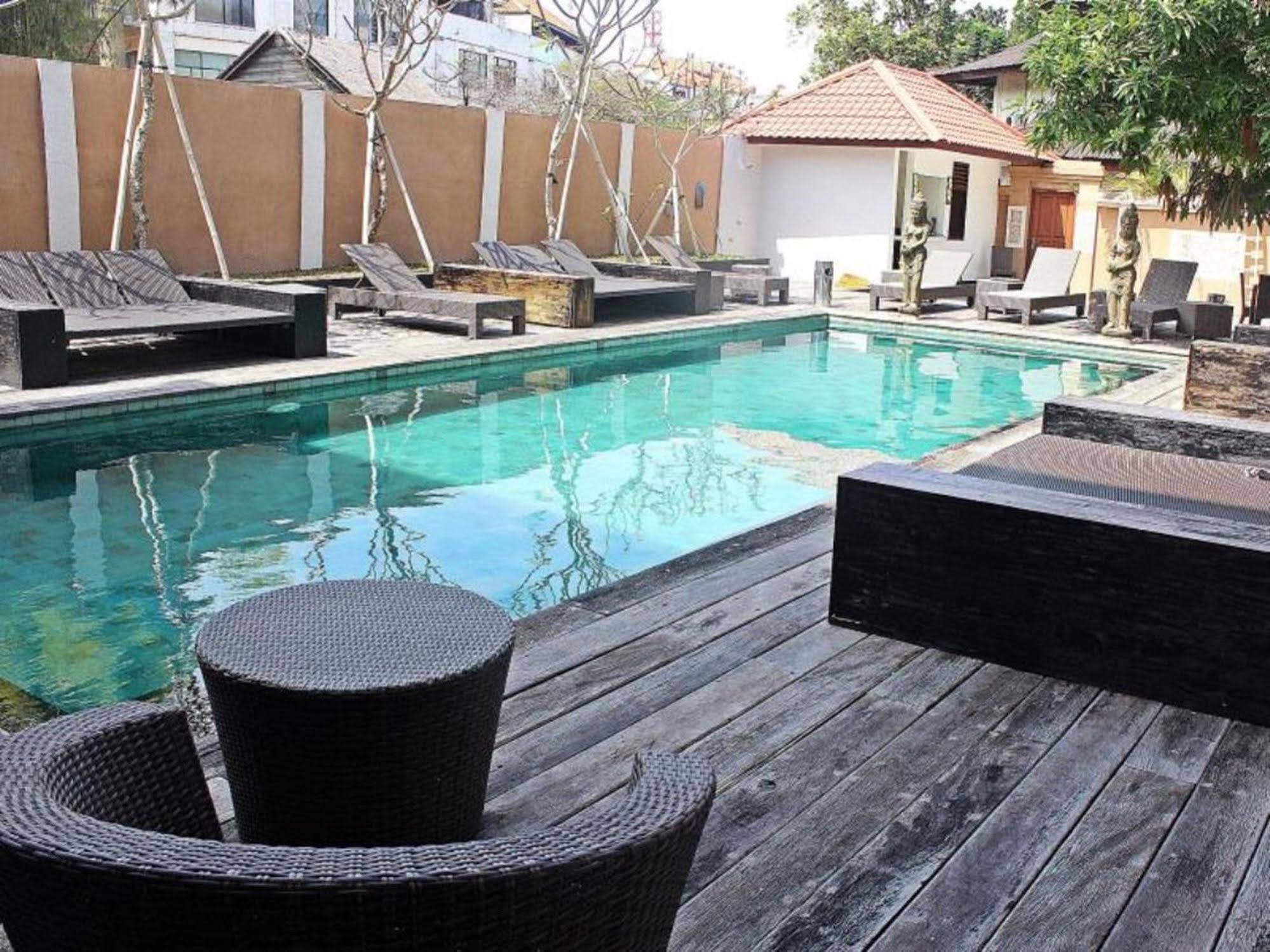 Mirah Hostel Legian  Exterior photo